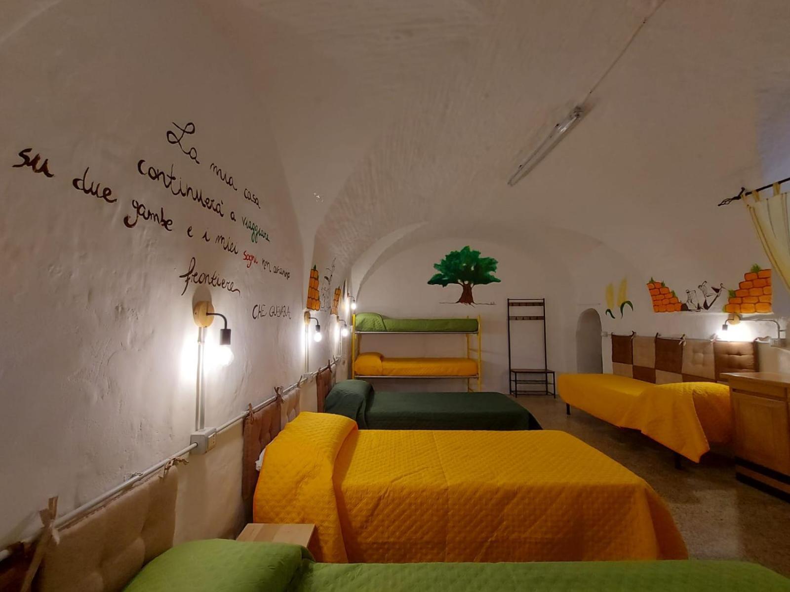 Lupus In Fabula Hostel Miglionico Bagian luar foto